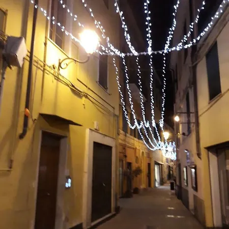 Trilocale Nella Via Commerciale E Pedonale Di Oneglia *